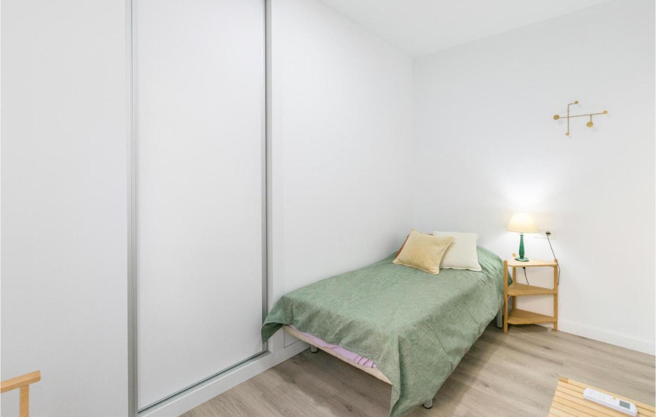 Beautiful In With Kitchen Apartment *