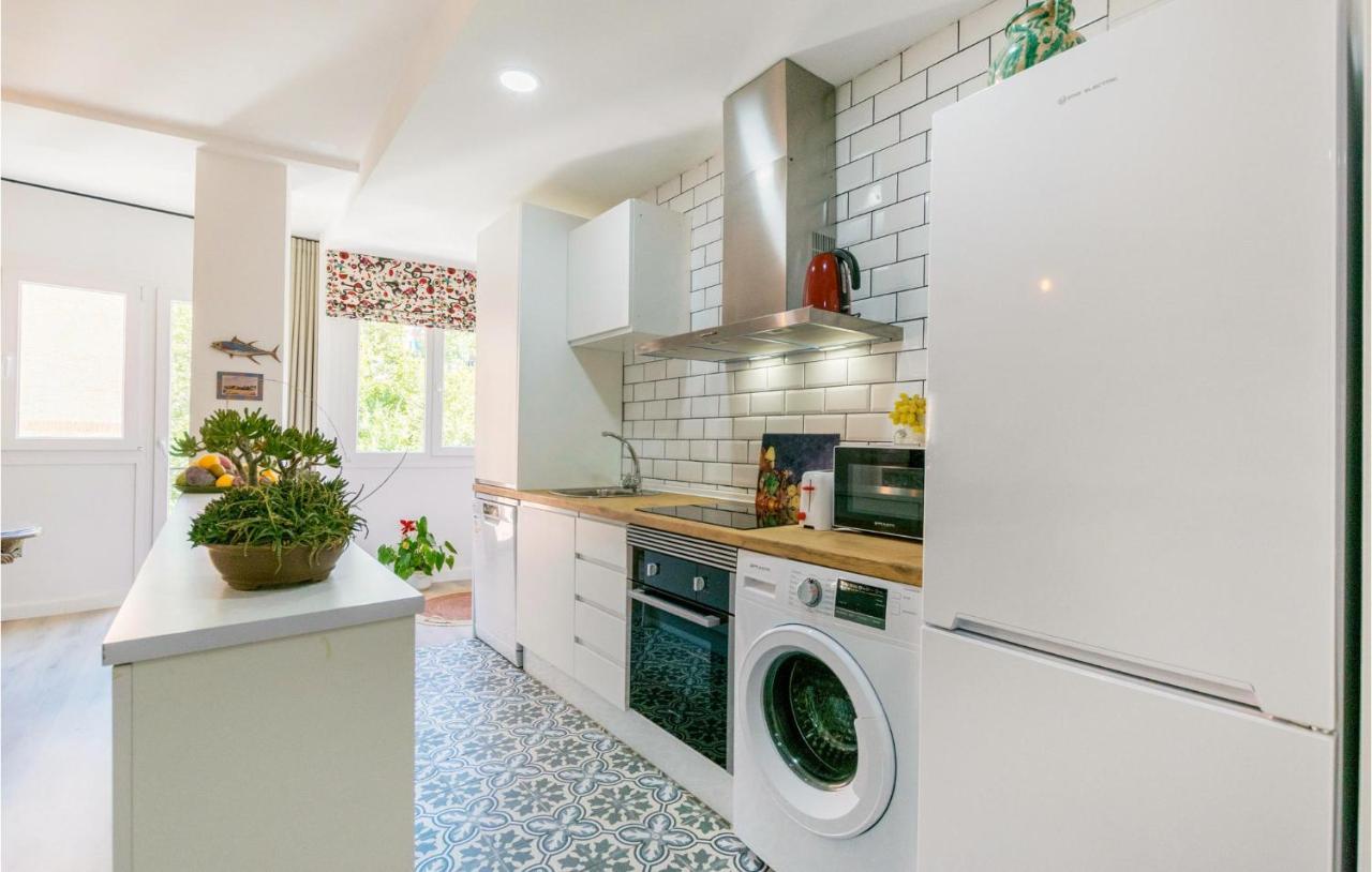 Beautiful In With Kitchen Apartment *